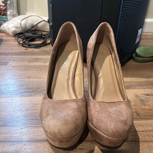 Elegant Tan Platform Pumps